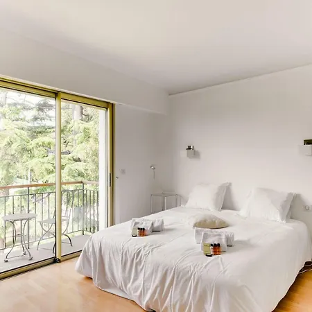 Superbe 3 Pieces Avec Vue Mer Panoramique Et Piscine Cannes