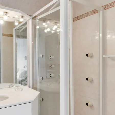 Superbe 3 Pieces Avec Vue Mer Panoramique Et Piscine Apartment Cannes